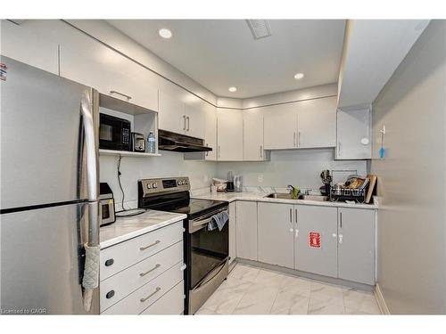 32 Weir Street, Cambridge, ON - Indoor Photo Showing Kitchen