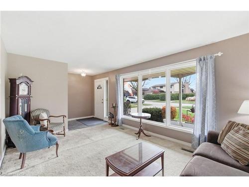 42 Henrietta Street, St. Catharines, ON - Indoor Photo Showing Living Room