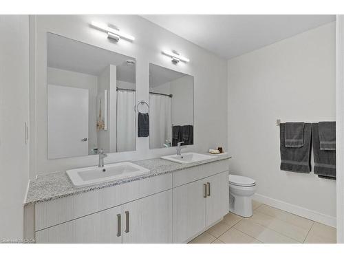 1113-1 Victoria Street S, Kitchener, ON - Indoor Photo Showing Bathroom