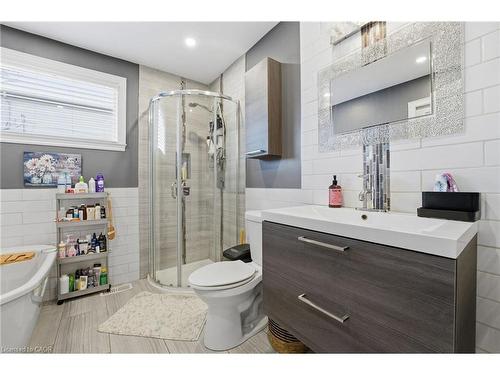 128 Schlueter Street, Cambridge, ON - Indoor Photo Showing Bathroom