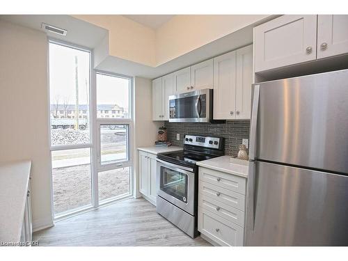 108-10 Concord Place, Grimsby, ON - Indoor Photo Showing Kitchen