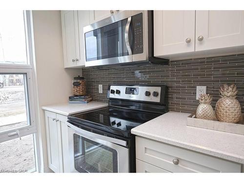 108-10 Concord Place, Grimsby, ON - Indoor Photo Showing Kitchen