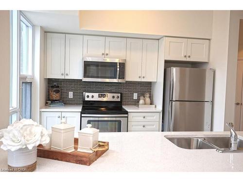 108-10 Concord Place, Grimsby, ON - Indoor Photo Showing Kitchen With Double Sink With Upgraded Kitchen