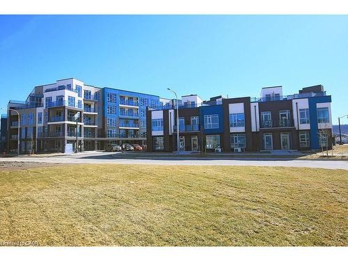 108-10 Concord Place, Grimsby, ON - Outdoor