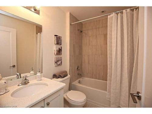 108-10 Concord Place, Grimsby, ON - Indoor Photo Showing Bathroom