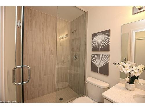 108-10 Concord Place, Grimsby, ON - Indoor Photo Showing Bathroom