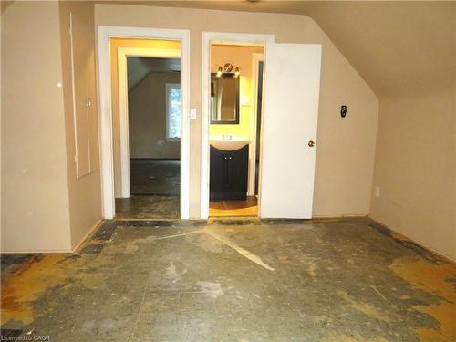 120 Sanford Avenue S, Hamilton, ON - Indoor Photo Showing Other Room