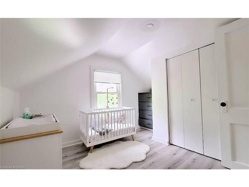 69 Fairfield Avenue, Hamilton, ON - Indoor Photo Showing Bedroom