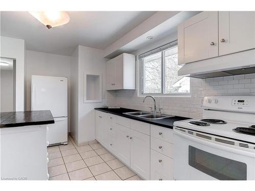 Upper-164 West 19Th Street, Hamilton, ON - Indoor Photo Showing Kitchen With Double Sink