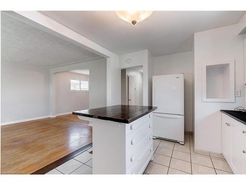 Upper-164 West 19Th Street, Hamilton, ON - Indoor Photo Showing Kitchen