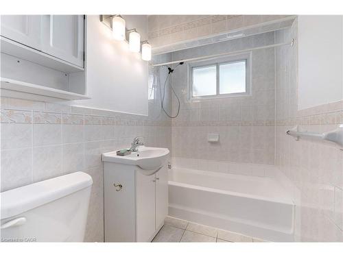 Upper-164 West 19Th Street, Hamilton, ON - Indoor Photo Showing Bathroom