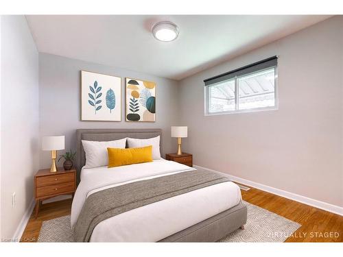 Upper-164 West 19Th Street, Hamilton, ON - Indoor Photo Showing Bedroom