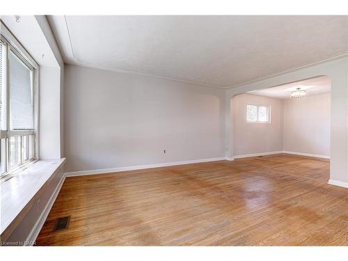 Upper-164 West 19Th Street, Hamilton, ON - Indoor Photo Showing Other Room