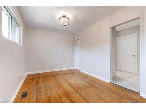 Upper-164 West 19Th Street, Hamilton, ON - Indoor Photo Showing Other Room