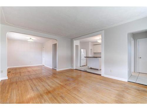 Upper-164 West 19Th Street, Hamilton, ON - Indoor Photo Showing Other Room