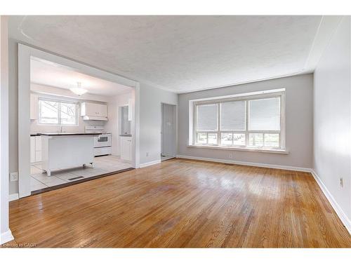 Upper-164 West 19Th Street, Hamilton, ON - Indoor Photo Showing Other Room