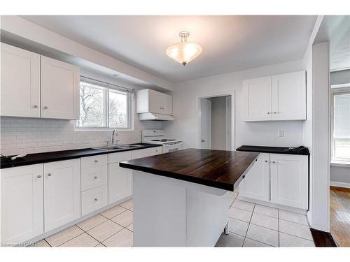 Upper-164 West 19Th Street, Hamilton, ON - Indoor Photo Showing Kitchen With Double Sink