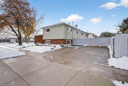 2 Country Club Drive, Hamilton, ON - Outdoor