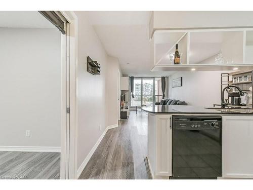 701-4080 Living Arts Drive, Mississauga, ON - Indoor Photo Showing Other Room