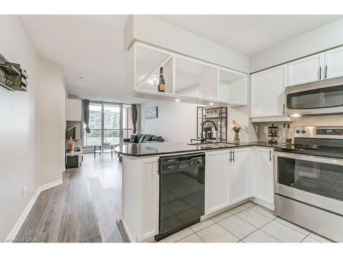 701-4080 Living Arts Drive, Mississauga, ON - Indoor Photo Showing Kitchen