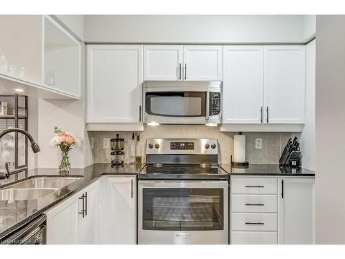 701-4080 Living Arts Drive, Mississauga, ON - Indoor Photo Showing Kitchen With Double Sink With Upgraded Kitchen