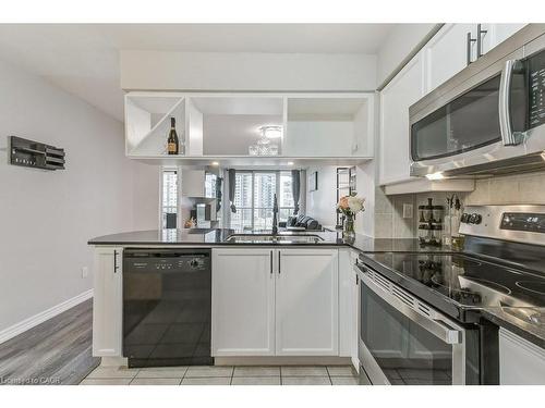 701-4080 Living Arts Drive, Mississauga, ON - Indoor Photo Showing Kitchen With Upgraded Kitchen