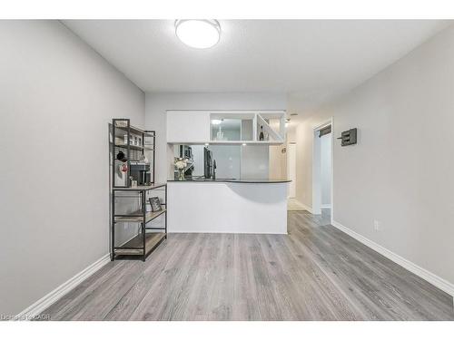 701-4080 Living Arts Drive, Mississauga, ON - Indoor Photo Showing Other Room