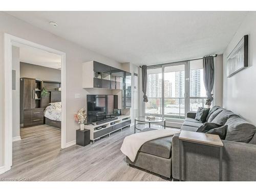 701-4080 Living Arts Drive, Mississauga, ON - Indoor Photo Showing Living Room