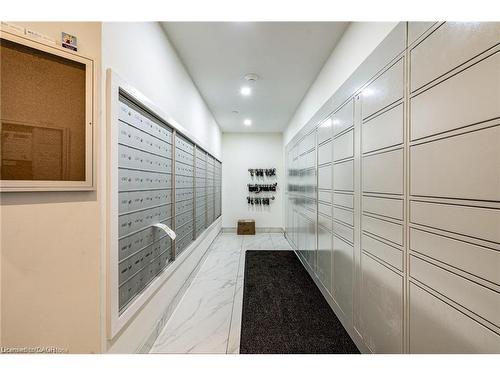 2308-15 Queen Street S, Hamilton, ON - Indoor Photo Showing Other Room