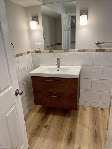 Lowerlevel-64 West 25Th Street, Hamilton, ON - Indoor Photo Showing Bathroom