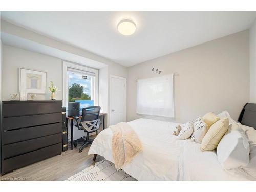 260 Sanatorium Road, Hamilton, ON - Indoor Photo Showing Bedroom