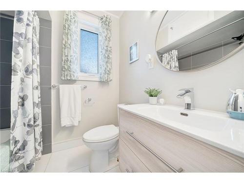260 Sanatorium Road, Hamilton, ON - Indoor Photo Showing Bathroom
