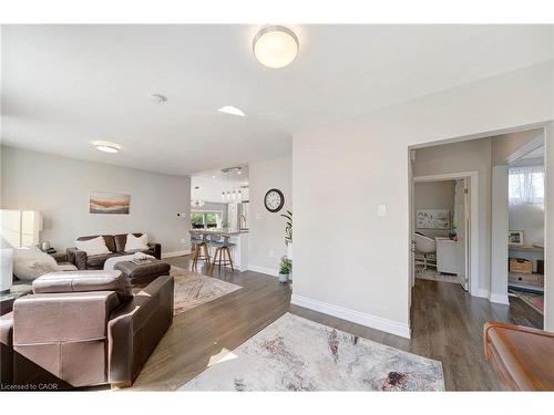 260 Sanatorium Road, Hamilton, ON - Indoor Photo Showing Living Room