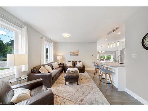 260 Sanatorium Road, Hamilton, ON - Indoor Photo Showing Living Room