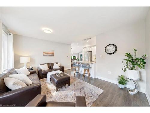 260 Sanatorium Road, Hamilton, ON - Indoor Photo Showing Living Room