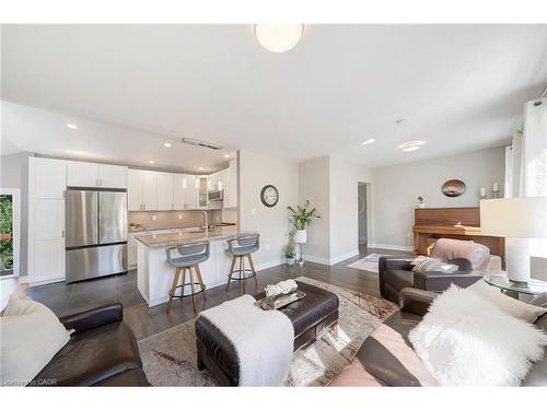 260 Sanatorium Road, Hamilton, ON - Indoor Photo Showing Living Room