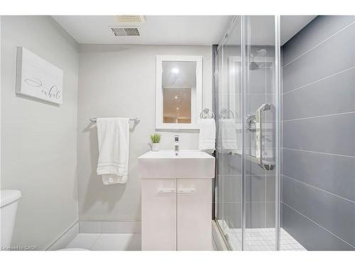 260 Sanatorium Road, Hamilton, ON - Indoor Photo Showing Bathroom