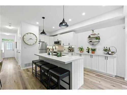 61-21 Diana Avenue, Brantford, ON - Indoor Photo Showing Kitchen With Upgraded Kitchen