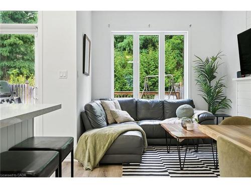61-21 Diana Avenue, Brantford, ON - Indoor Photo Showing Living Room