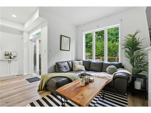 61-21 Diana Avenue, Brantford, ON - Indoor Photo Showing Living Room