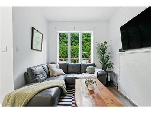 61-21 Diana Avenue, Brantford, ON - Indoor Photo Showing Living Room
