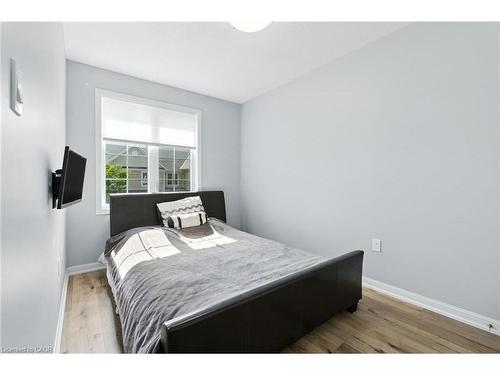 61-21 Diana Avenue, Brantford, ON - Indoor Photo Showing Bedroom