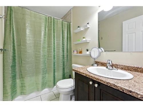 61-21 Diana Avenue, Brantford, ON - Indoor Photo Showing Bathroom