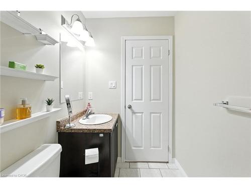 61-21 Diana Avenue, Brantford, ON - Indoor Photo Showing Bathroom