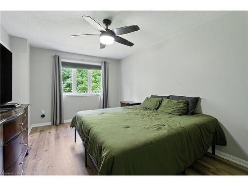 61-21 Diana Avenue, Brantford, ON - Indoor Photo Showing Bedroom