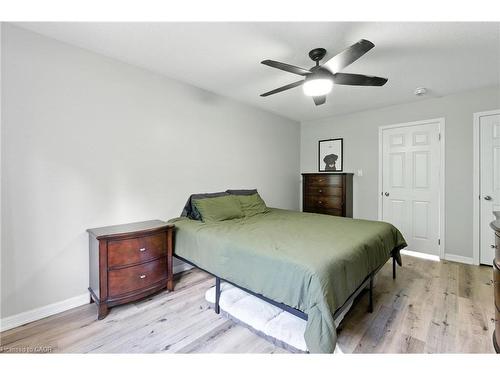 61-21 Diana Avenue, Brantford, ON - Indoor Photo Showing Bedroom