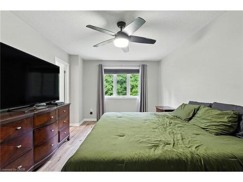 61-21 Diana Avenue, Brantford, ON - Indoor Photo Showing Bedroom