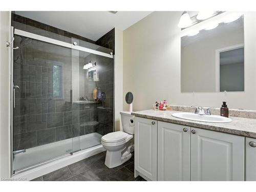 61-21 Diana Avenue, Brantford, ON - Indoor Photo Showing Bathroom