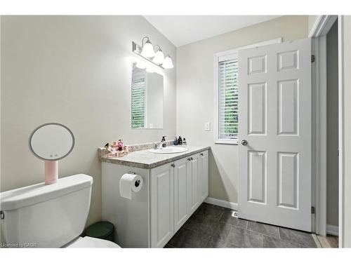 61-21 Diana Avenue, Brantford, ON - Indoor Photo Showing Bathroom