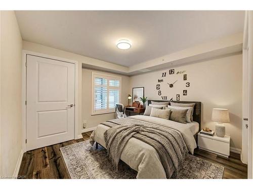 403-778 Laurelwood Drive, Waterloo, ON - Indoor Photo Showing Bedroom